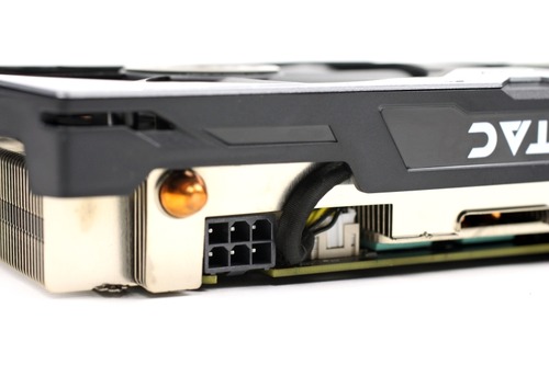 電源供給はPCIexpress6ピン1つ