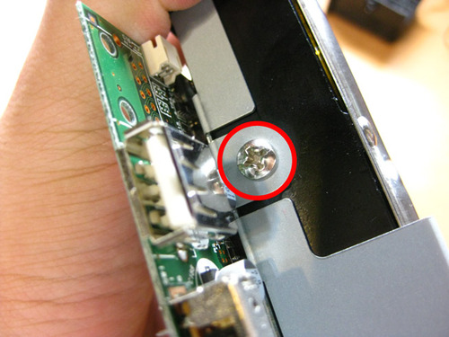 HDDを固定しているネジ2