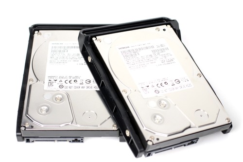 ストレージベイからHDDを取り出す