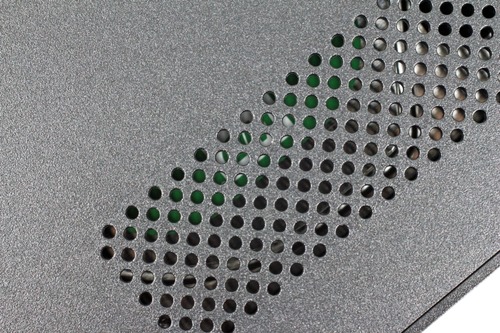 メッシュの向こう側にHDDのラベルが