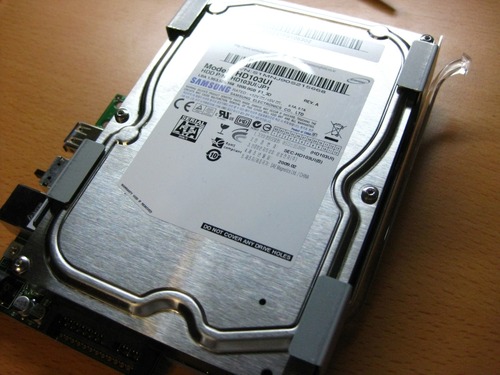 ケースから取り外し基盤とHDDのみに