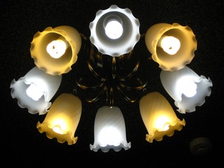 部屋のシャンデリア