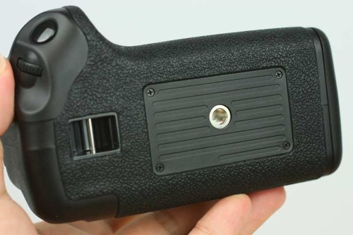 三脚ネジは付いている