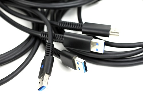 ケーブル多すぎ