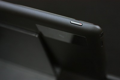 充電中は電源ボタンが光る