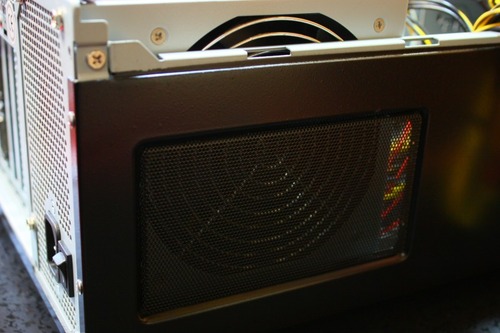 電源用吸気口のサイズ