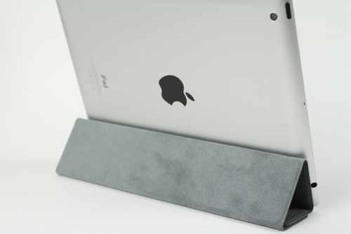 スタンドにもなる