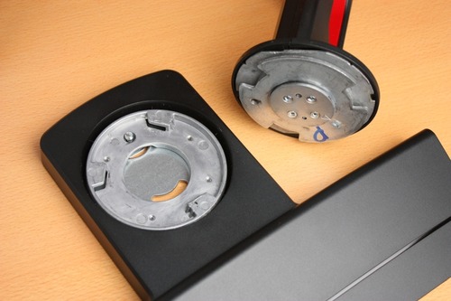 金属で補強しているので剛性は高い