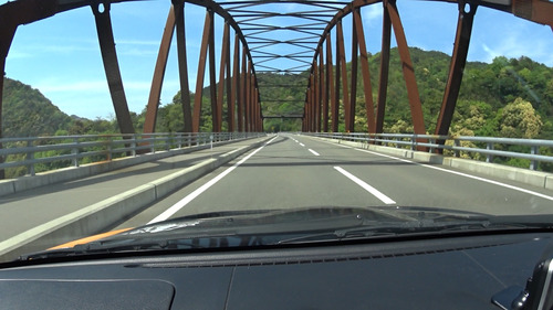 橋を渡るシーン