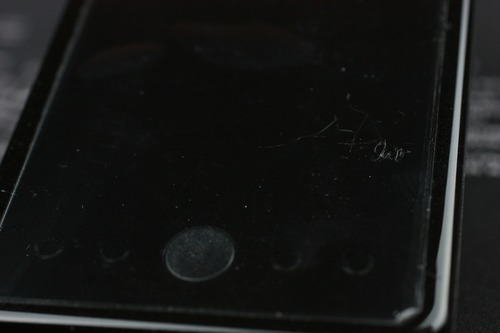 保護フィルムに大きな傷