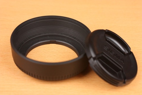 レンズフードにもレンズフィルター用の溝が切ってある