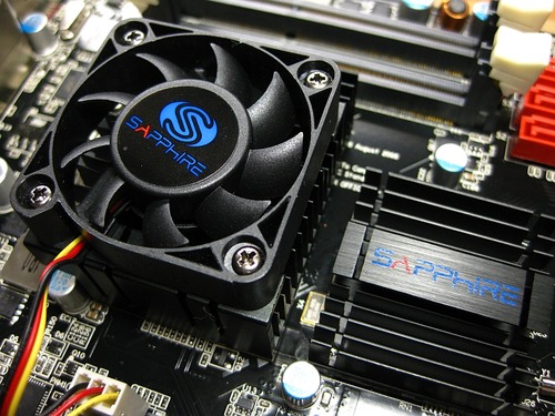 CPUクーラーは小型