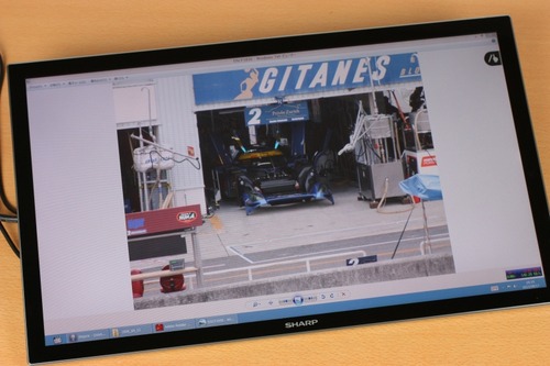 写真はピンチ操作やフリックに対応