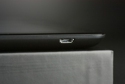 充電とUSBホスト機能を備えたマイクロUSBコネクタ