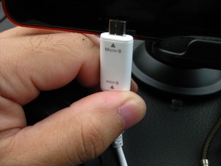 刺さらないマイクロUSBコネクタ