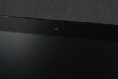 前面カメラと光センサー