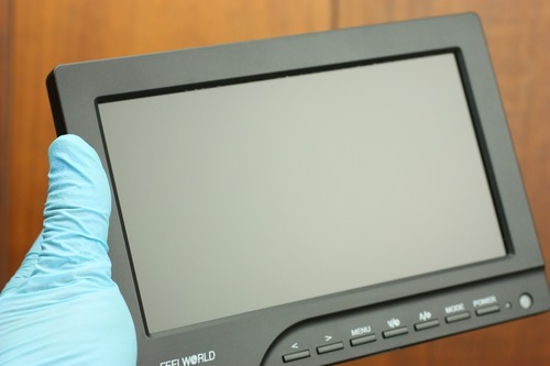 モニターサイズは7インチ