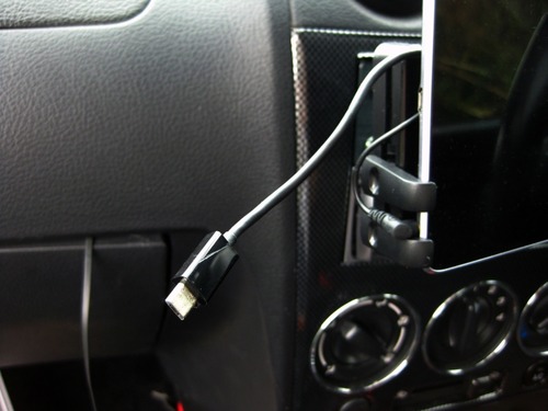 接触不良を起こしたケーブル