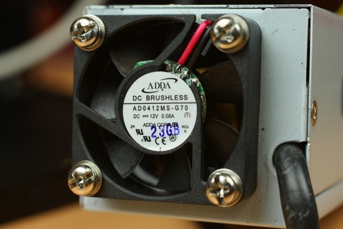 電源のファンはAD0412MS-G70