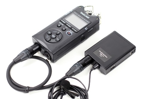 XLRケーブルで接続