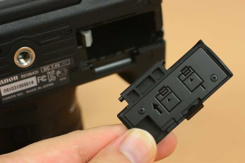 カバーを外します