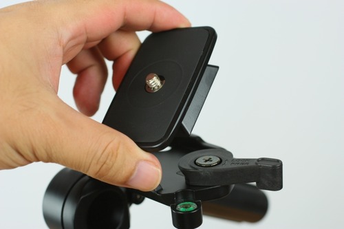 クイックシューでワンタッチ取り外し