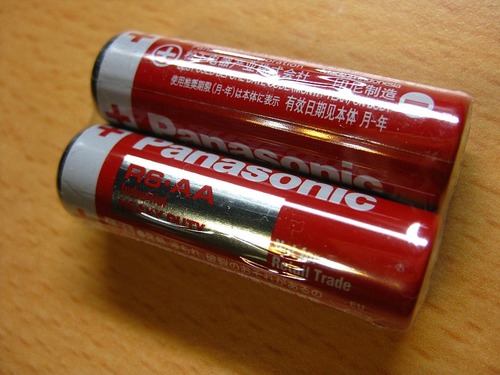 同梱の電池はいつもこんなのばかり