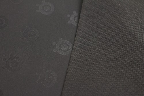 裏側の滑り止め加工がロゴ入に