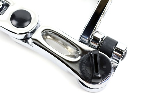 肘置き側は90度の角度調整が可能