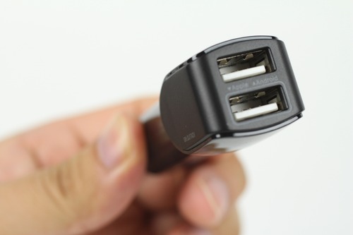 5V2Aの急速充電が可能