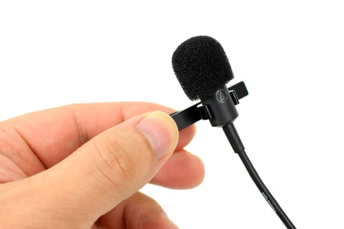 付属のウィンドスクリーンを装着