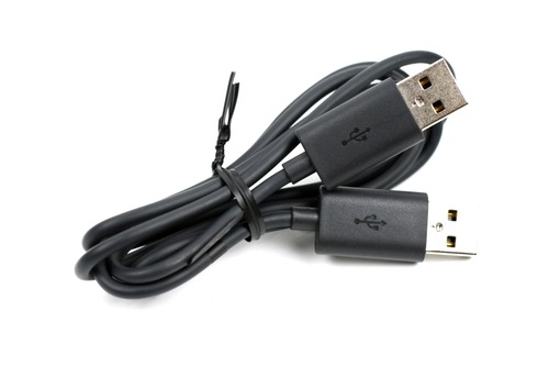 USBケーブルはAタイプAタイプ