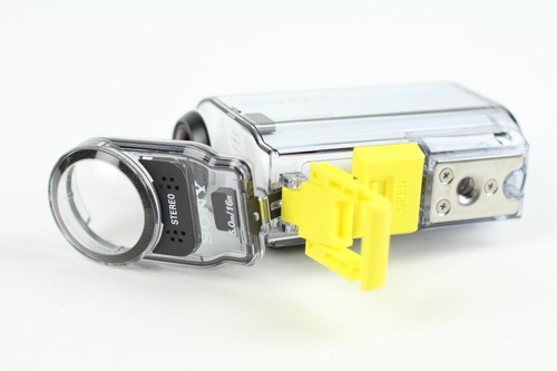 カバーを閉じてロックするだけ