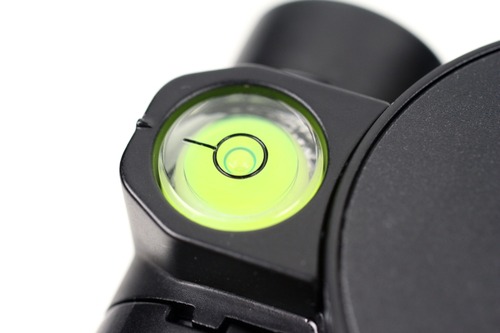 水準器を水平に