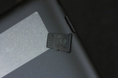 マイクロSDカードスロット