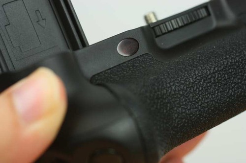 付属リモコン用の赤外線センサー