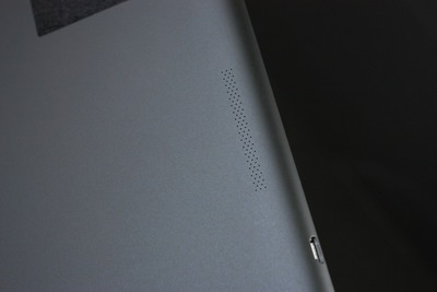 スピーカーはモノラル