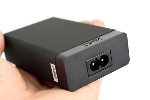 電源コード差し込み口