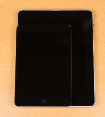 初代iPadと重ねて比較