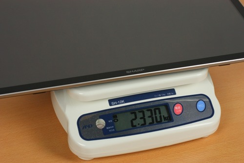 重量は2330gと軽量