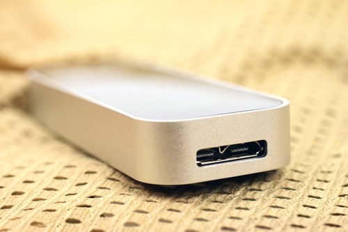 0マイクロBコネクタ