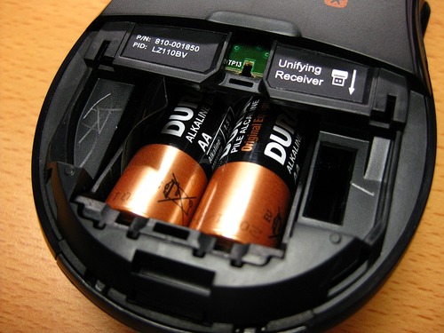 電池はここに収納