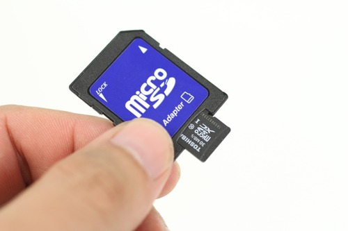 アダプターが同梱