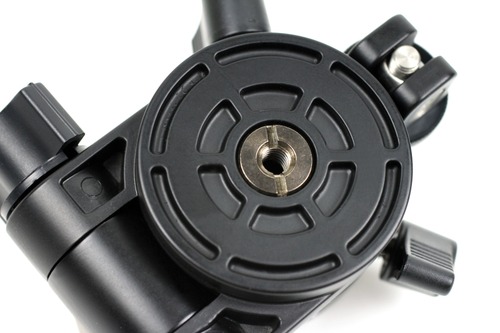 下部のUNC14ねじ