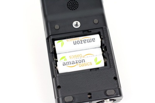 電池は単三電池3本