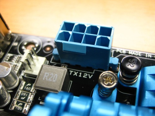 CPU用電源コネクタ