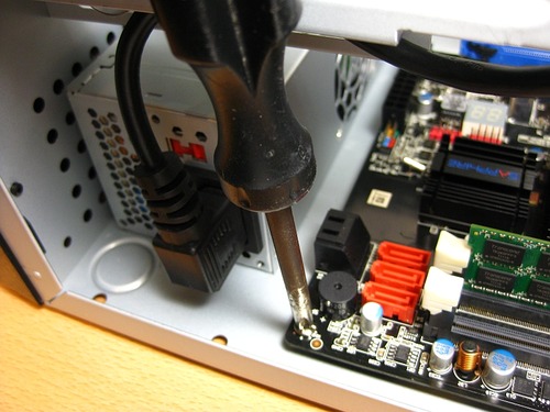 ドライバーが垂直に入らない