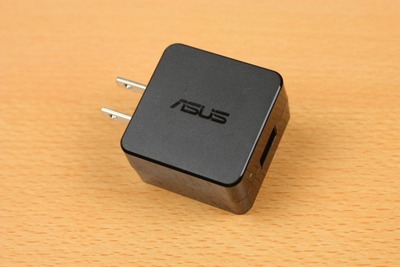 充電器はUSB電源アダプタータイプ