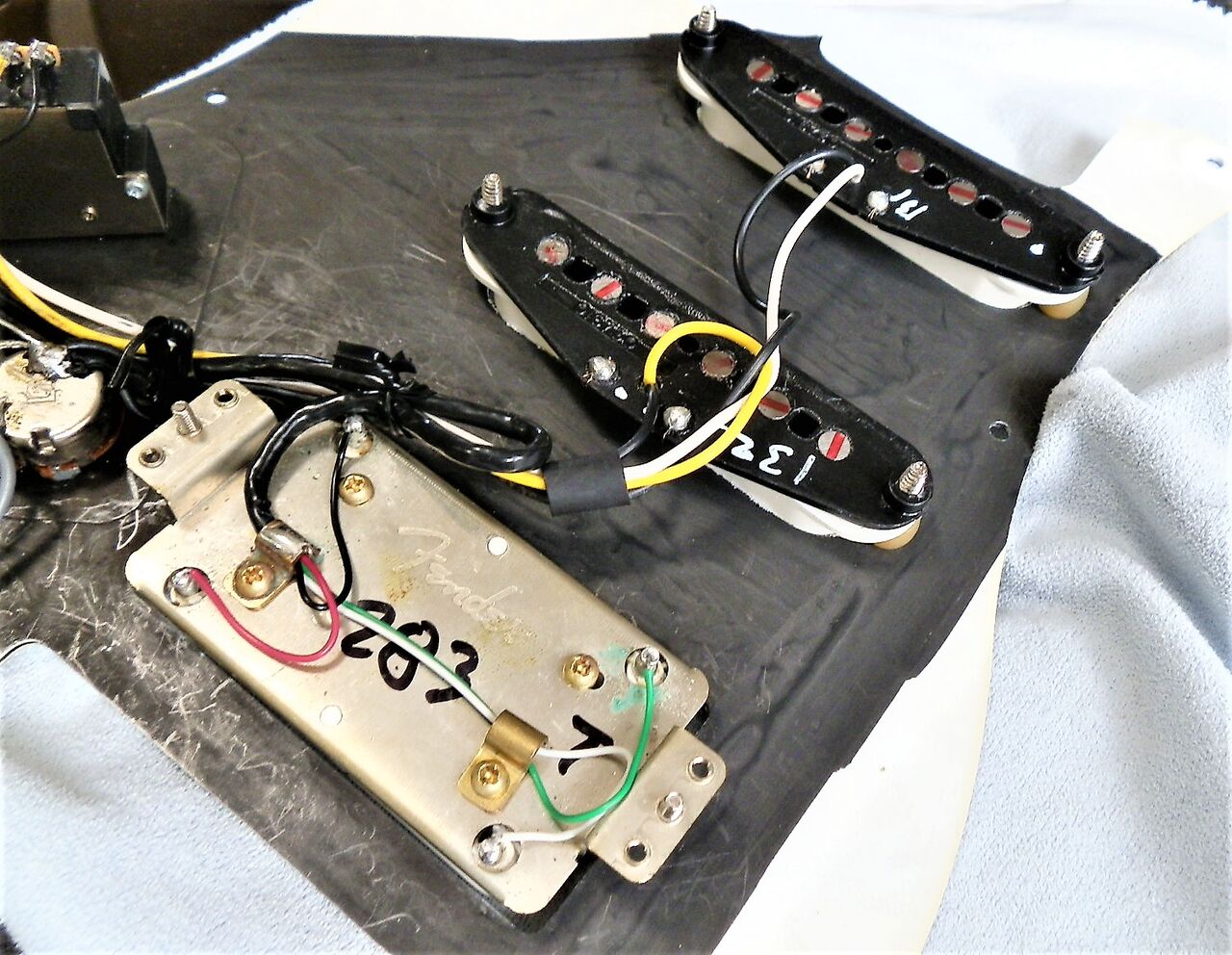 ウィルキンソン搭載 Laid Back RST-300W コイルタップ付 ハイコストパフォーマンス！ウィルキンソン＆フロイドローズを