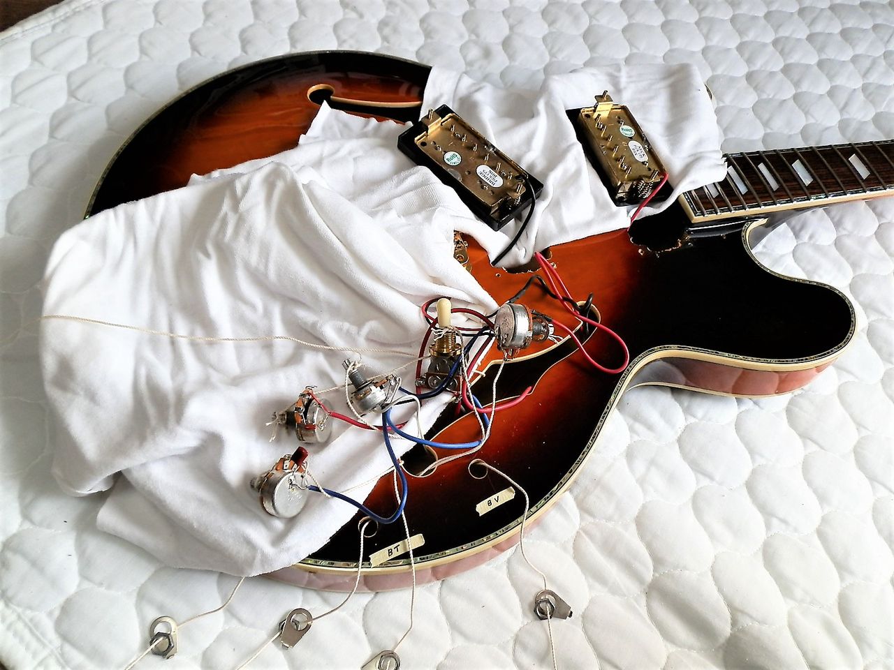 フルアコのピックアップ交換！！ : 湖畔工房のブログ